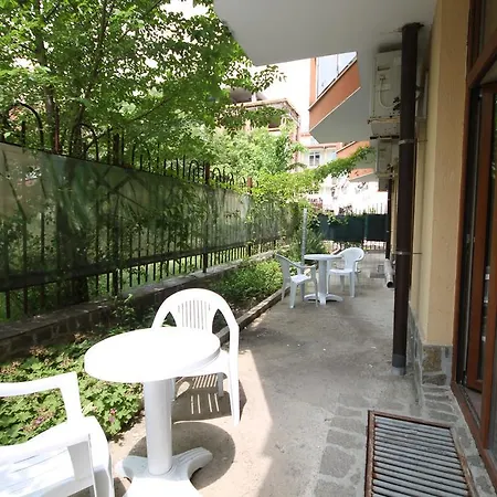 Arendoo In Palm Marina